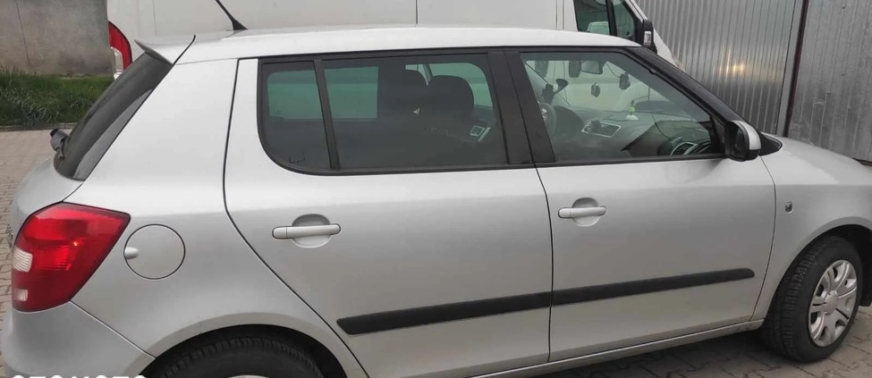 Skoda Fabia cena 15900 przebieg: 100000, rok produkcji 2009 z Nidzica małe 56